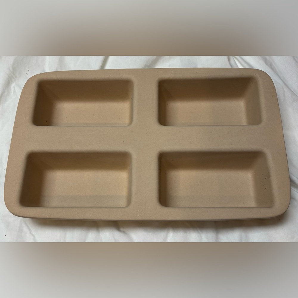 The Pampered Chef Family Heritage StoneWare Classic Edition Tan Loaf Pan NEW